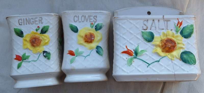 3 Pieces Damaged Porcelain Salt, Cloves and Ginger