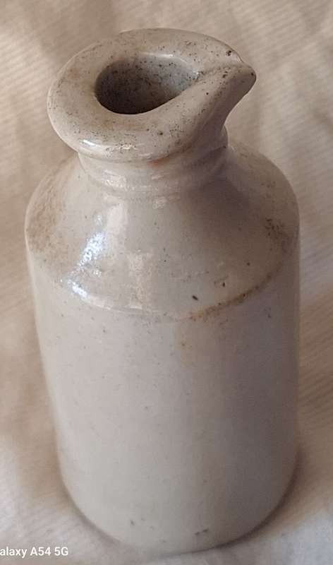 Small Jar with pouring lip