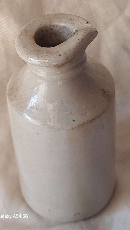 Small Jar with pouring lip
