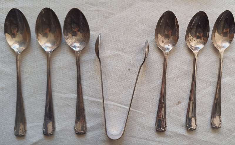 Set of 6 EPNS Teaspoons with matching Sugar Tong