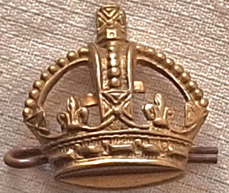 British King`s Crown Pin Badge