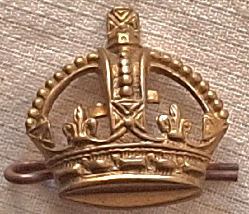 British King`s Crown Pin Badge