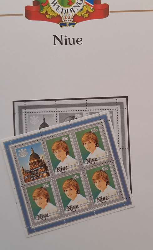 Official Royal Wedding 1981 Album Page NIUE with Mint Sheetlet of 5 x 95c stamps