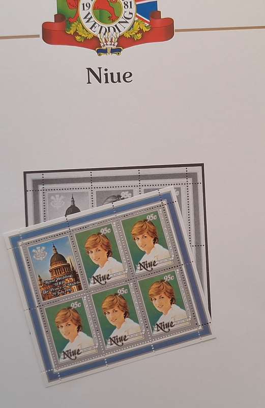 Official Royal Wedding 1981 Album Page NIUE with Mint Sheetlet of 5 x 95c stamps