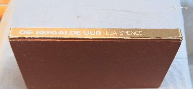 Die Bepaalde Uur deur Ela Spence Hardeband