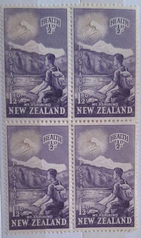 New Zealand 1954 1 1/2d Hiker Block of 4 Unused Hinged stamps