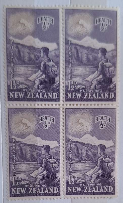 New Zealand 1954 1 1/2d Hiker Block of 4 Unused Hinged stamps