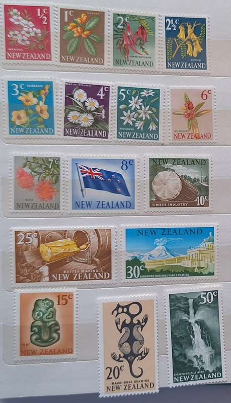 New Zealand 1967 Decimal Pictorials  17 Unused stamps
