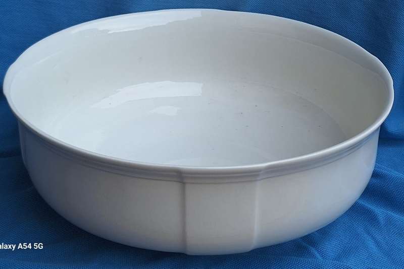 Villeroy Boch: Manoir (VitroPorcelain, Luxembourg) Large Salad Bowl 25cm Diameter