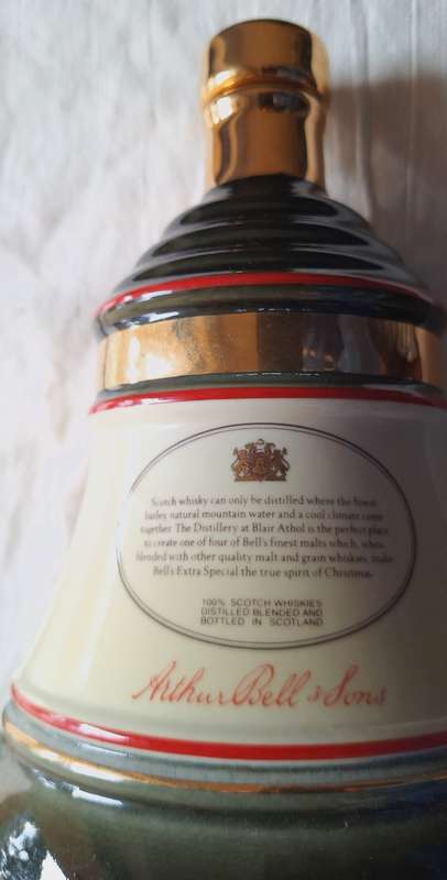 Bells Old Scotch Whisky 1990 Christmas Empty 750ml Bottle by Wade