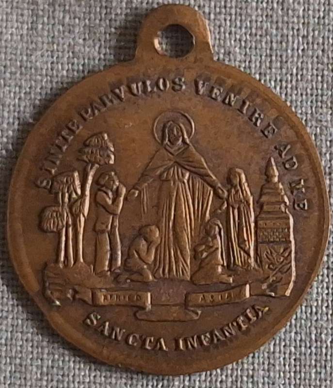 Vintage French Virgin Mary religious medal 1900s in brass