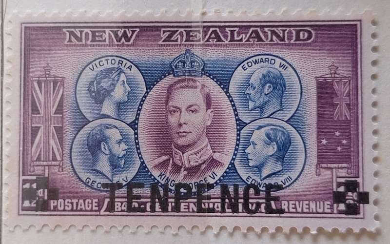 New Zealand 1944 Provisional 10d on 1 1/2d Sovereigns 1 Unused Hinged stamp