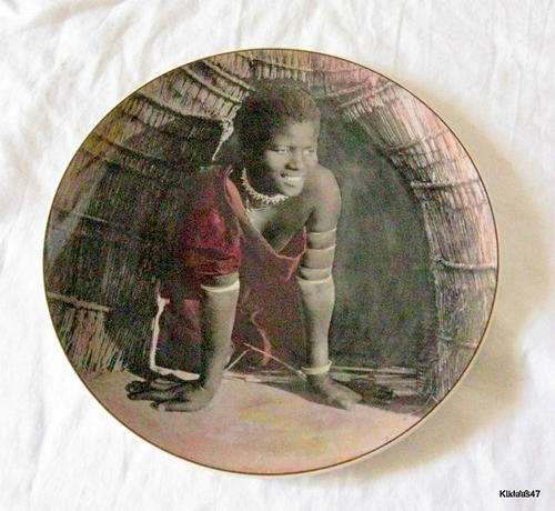 ROYAL DOULTON  AFRICAN SERIES  GOOD MORNING  ZULU GIRL ZULULAND COPYRIGHT D 6483