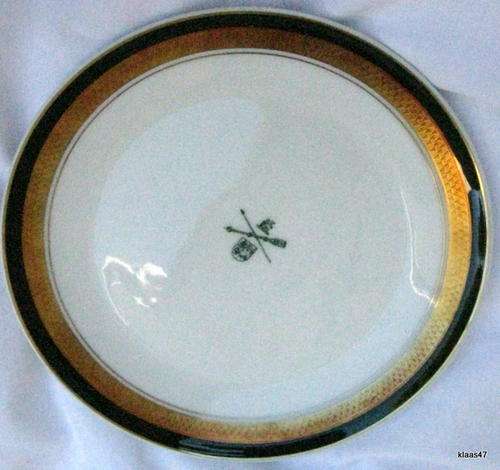 SIDE PLATE : 17cm DIAMETER : HUGUENOT FINE CHINA : GREEN & GOLD STRIPE WITH PARLIAMENTARY CREST