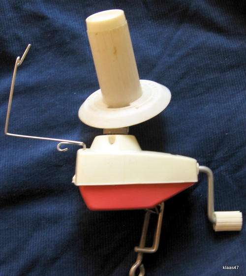 WOOL WINDER : EMPISAL : COMPLETE WITH TABLE CLAMP AND WOOL GUIDE : INSTRUCTION SHEET INCLUDED