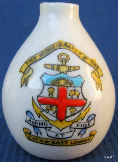 WILLOW ART CRESTED CHINA : THE MUNICIPALITY OF THE CITY OF EAST LONDON : 5cm HIGH