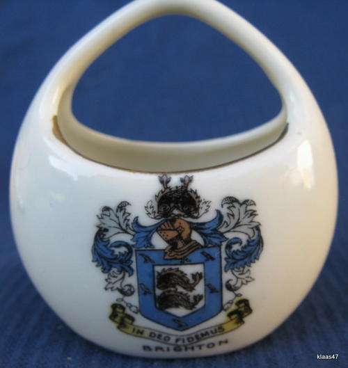 CRESTED CHINA : BRIGHTON : FOREIGN :   5cm HIGH