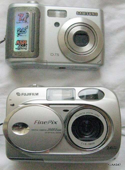 2  CAMERAS : FUJIFILM & SAMSUNG D75 : **NOT WORKING**GOOD FOR DISPLAY OR PROP**