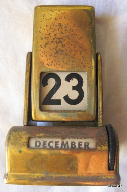 PERPETUAL CALENDAR : METAL TYPE : N.V.J. WILKENS - AMSTERDAM : BASE 5.7cm SQUARE : 9.5cm HIGH