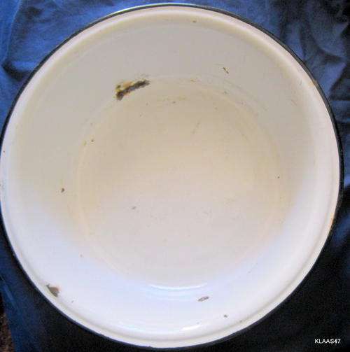 ENAMEL BASIN : WHITE WITH BLACK RIM : SIDE HANDLES : FLOWER DESIGN : 46cm DIAM : 14cm DEEP
