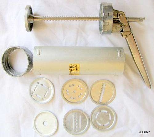 SAWA : BISCUIT MAKER : WITH 6 SHAPE DISCS