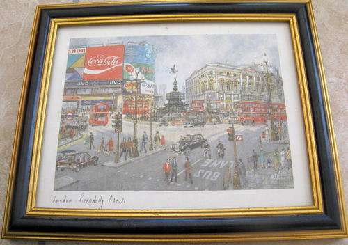 ENJOY COCA-COLA : LONDON PICADILLY CIRCUS : PRINT - H.MOSS : FRAMED SIZE - 21.4x17.5cm