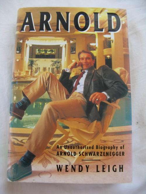 Arnold - Wendy Leigh - Hardcover 1990  (An Unauthorised Biography of Arnold Schwarzenegger)