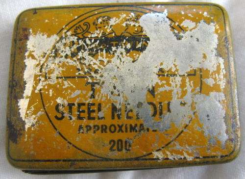 THE TWIN : STEEL NEEDLES - GRAMOPHONE : TIN WORN - STILL CONTAINS NEEDLES SMALL TIN