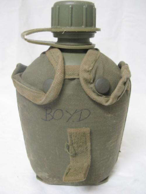 WATER BOTTLE : PLASTIC BOTTLE COMPLETE WITH LID : COVER - WATERPROOF WITH BLOCK DESIGN