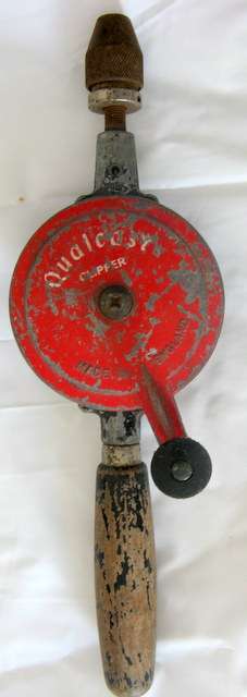 VINTAGE ENGLISH QUALCAST CLIPPER  (Hand Crank Drill)