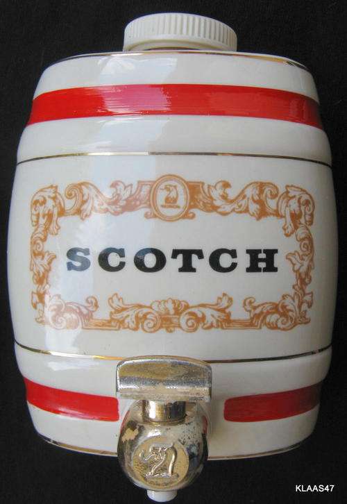 WADE : ENGLAND : ROYAL VICTORIA POTTERY : SCOTCH BOTTLE - EMPTY : 11.5cm HIGH