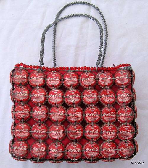 WIRE HANDBAG : 22x17x10cm : ZIP TOP : COCA-COLA BOTTLE TOPS