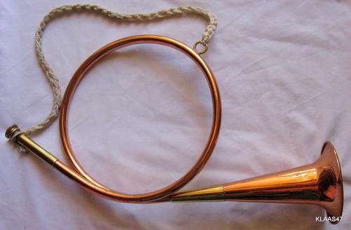 COPPER AND BRASS CIRCULAR HORN : CIRCLE DIAMETER 21.5cm