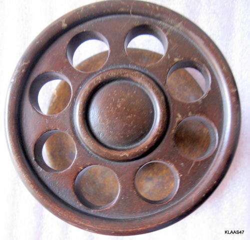 WOODEN PIPE STAND : FOR 8 PIPES : 14.5cm DIAMETER : 13.5cm HIGH