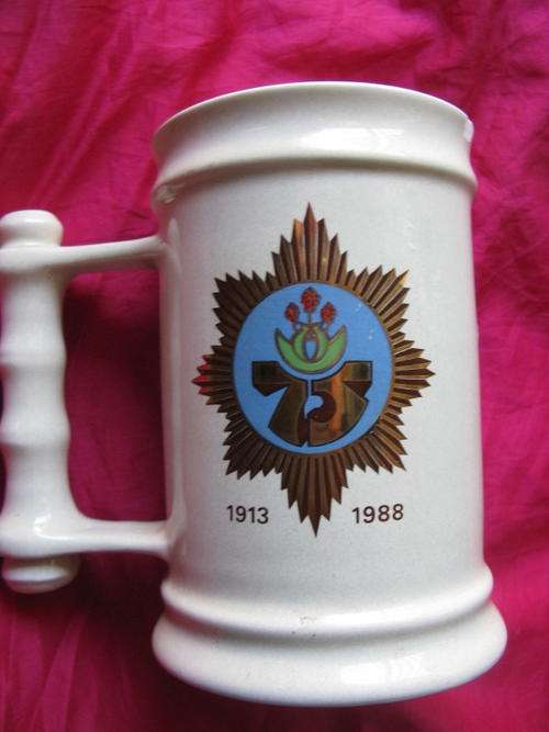 SAPS : 75 YEARS - 1913-1988 : COMMEMORATIVE MUG - 14cm HIGH : 9cm DIAM : **NOTE CHIP**