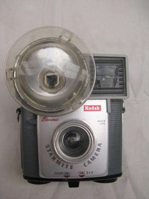 KODAK : BROWNIE : STARMITE CAMERA : DAKON LENS : ** NOT WORKING**