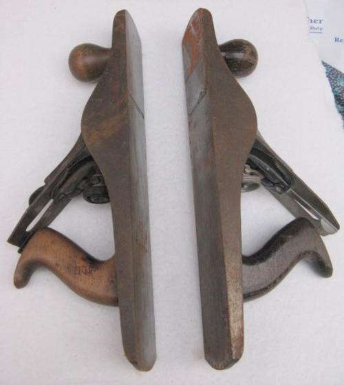2 STANLEY NO 5 PLANES : ONE MADE IN U.S.A - ONE MADE IN ENGLAND :  ** NOTE RUST AND MISSING SCREW**