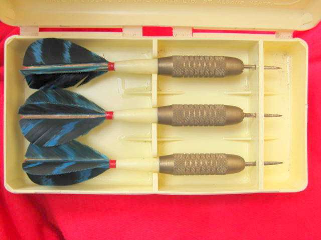 KWIZ DARTS LTD, MADE IN ENGLAND : SET OF THREE
