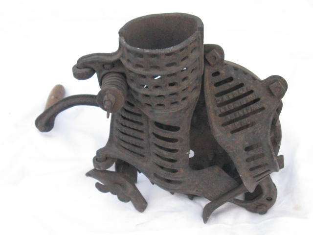 BLACK HAWK : MADE BY A.H. PATCH : 1909A : VINTAGE FARM CORN SHELLER