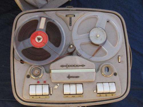 SIERA TAPE RECORDER FOUR TRACKS  THREE SPEEDS TAPE HOLDER BROKEN