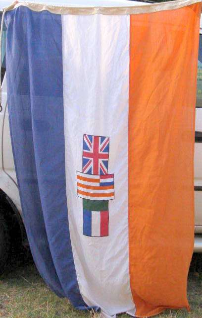 SA FLAG (OLD) : POLYESTER : 1983 : 180 X 120cm : **PLEASE NOTE DAMAGE - OUTER CORNERS**
