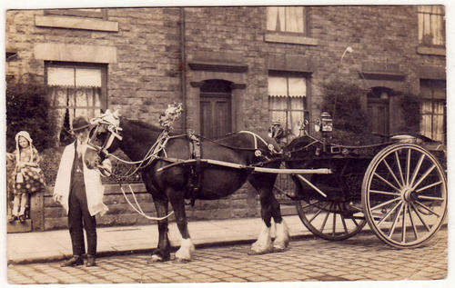 Vintage Post Card (Horse Drawn Carriage) : 270F30 : Not Postally Used