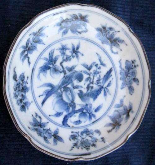 SMALL PLATE : 11.75cm DIAMETER : BLUE & WHITE DESIGN - BIRDS : NO MAKERS MARKS