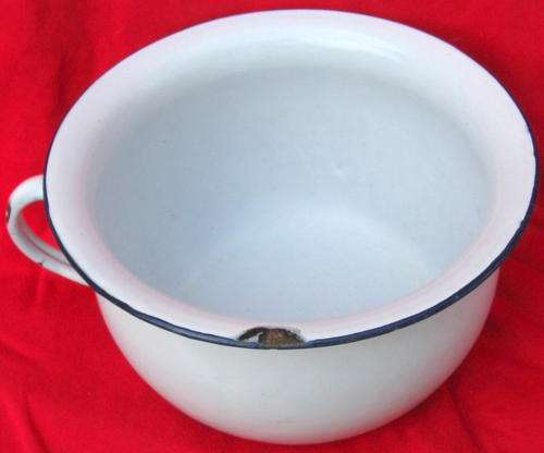ENAMEL CHAMBER : WHITE WITH BLACK RIM : **NOTE CHIPS AND WEAR**