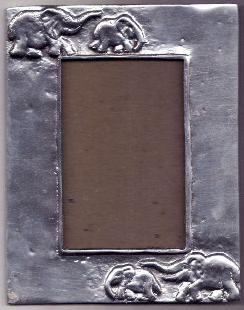 METAL FRAME WITH ELEPHANT DESIGN (MIA512)