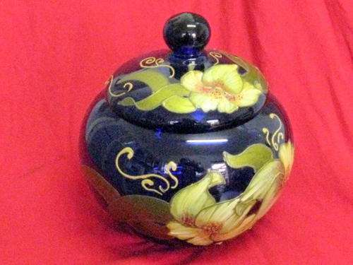BLUE GLASS BOWL WITH LID