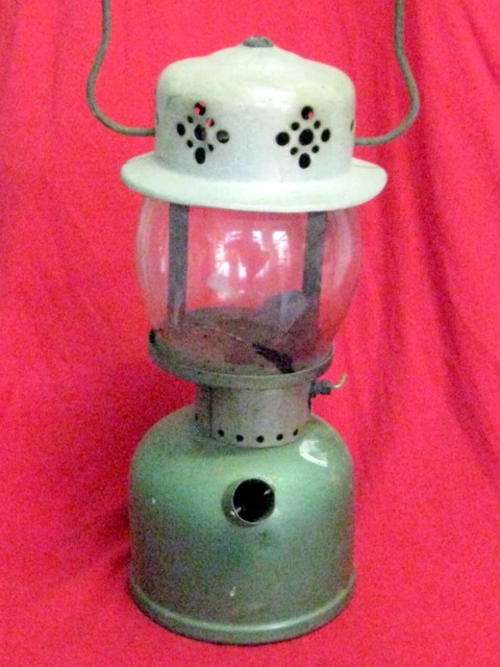COLEMAN PARAFIN LAMP : **FOR SPARES OR DISPLAY** PARTS MISSING**