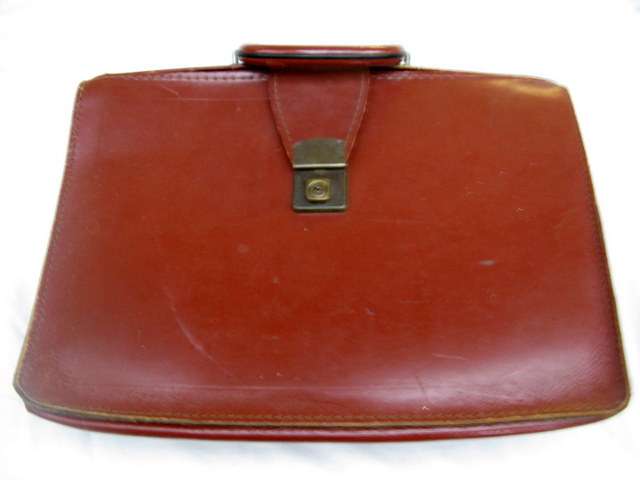 LEATHER BRIEFCASE : MADE IN ENGLAND : 42.5X30X18cm