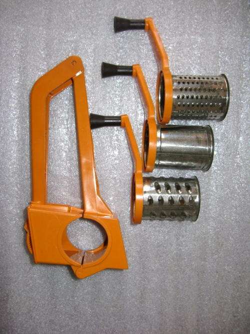 MOULI GRATER : BREVETE SGDG : MODELE DEPOSE : MADE IN FRANCE : **THREE BLADES**RUSTY