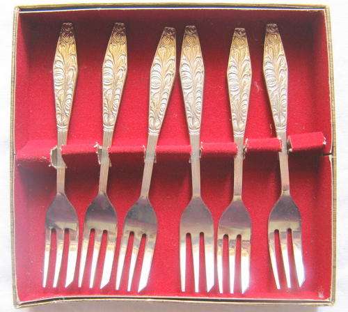 SET OF 6 CAKE FORKS : NOVALUX PLATE : MADE IN HOLLAND - ROYAL DUTCH SILVERWORKS
